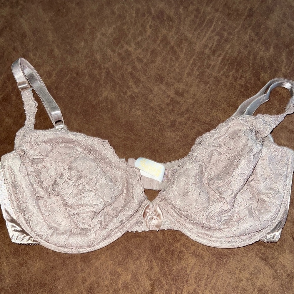 Victoria’s Secret Taupe Nude Lace Lightly Lined Bra